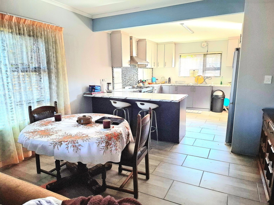 4 Bedroom Property for Sale in Oakdale Western Cape